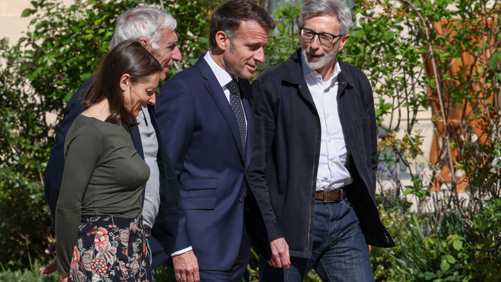 Освобожденные в Иране французы были приняты в Елисейском дворце