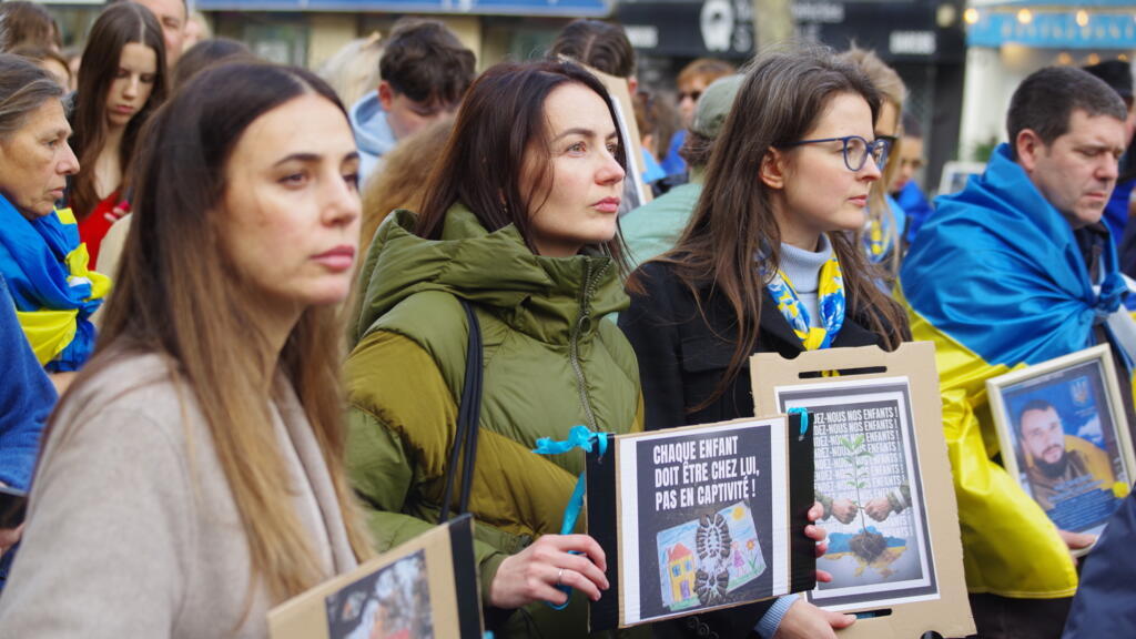 «После 4 лет их страданий и героизма Европа должна сказать Украине спасибо!»: в Париже тысячи людей вышли на марш к годовщине войны